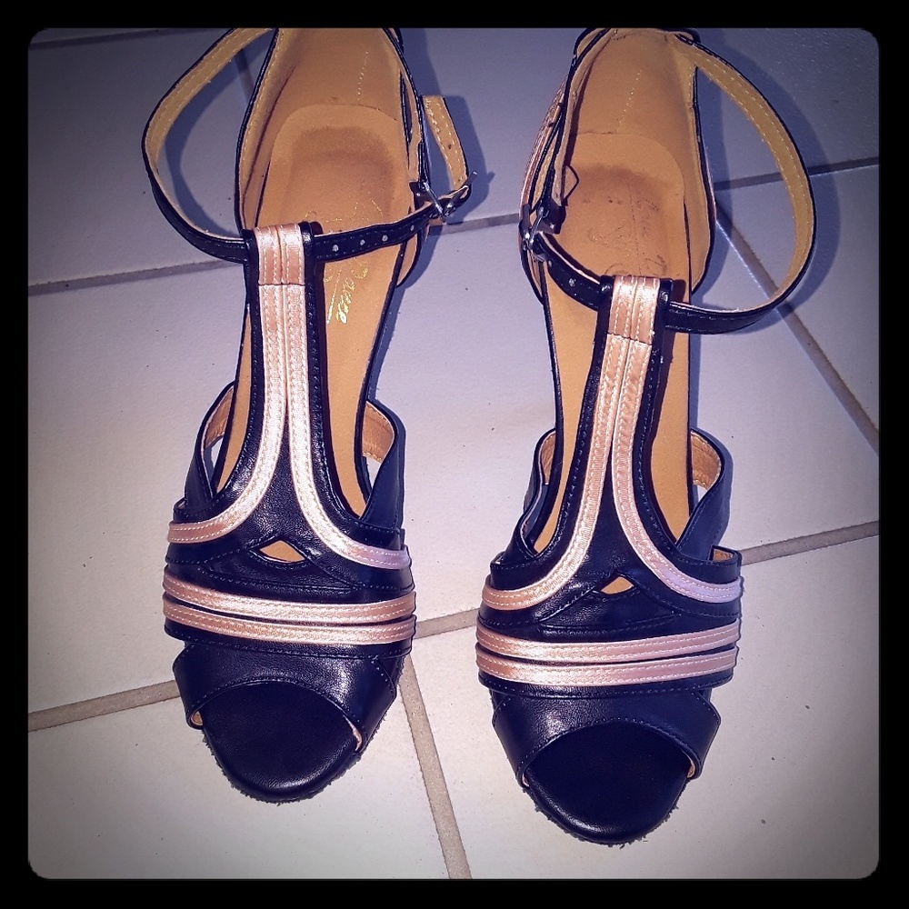 Ballroom dance shoes